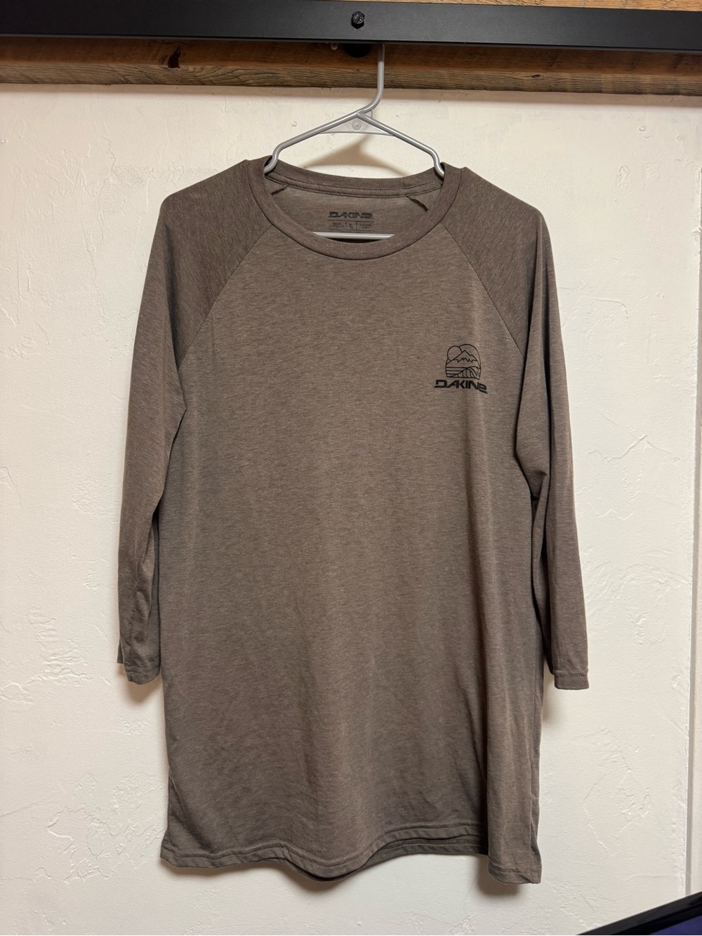 Dakine Men's Taupe/Brown Long-Sleeve Raglan Tee
